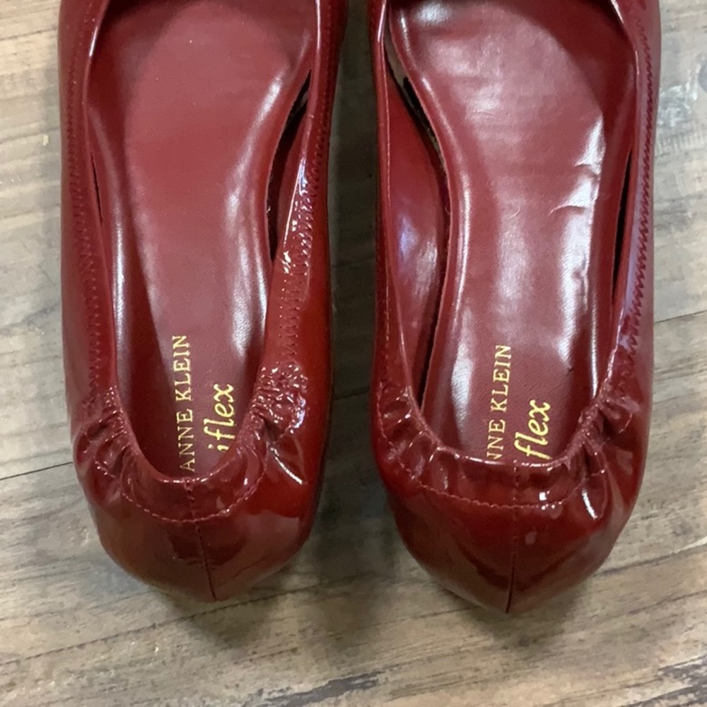 Red Flats - Picture 2 of 3